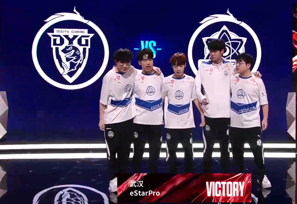 今晨体能课后，莱比锡状态回暖备战社区盾，媒体盛赞，阵容厚度经受考验(蔡磊冰桶挑战视频)